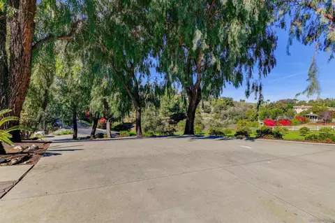 Exterior - 2043 Vista Valle Verde Dr, Fallbrook, CA 92028 photo 7 of 7