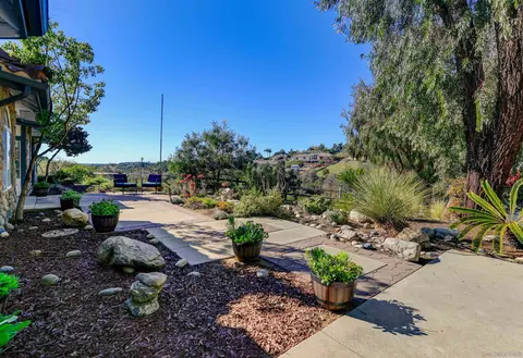 Exterior - 2043 Vista Valle Verde Dr, Fallbrook, CA 92028 photo 5 of 7