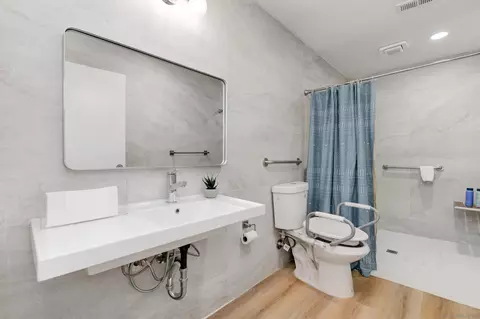Bath - 2043 Vista Valle Verde Dr, Fallbrook, CA 92028 photo 2 of 6