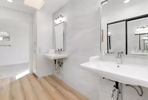 Bath - 2043 Vista Valle Verde Dr, Fallbrook, CA 92028 photo 4 of 6