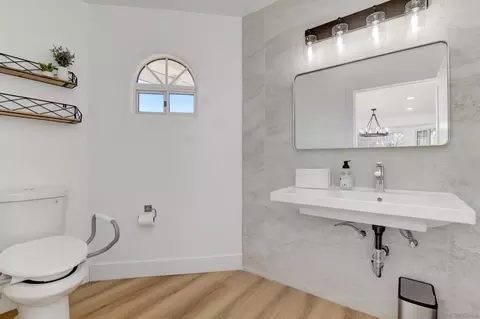 Bath - 2043 Vista Valle Verde Dr, Fallbrook, CA 92028 photo 1 of 6