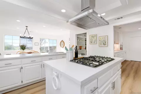 Kitchen - 2043 Vista Valle Verde Dr, Fallbrook, CA 92028 photo 3 of 3