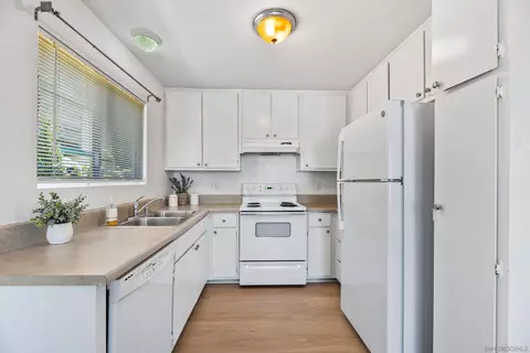 Kitchen - 1811 E Grand Ave #169, Escondido, CA 92027 photo 2 of 2