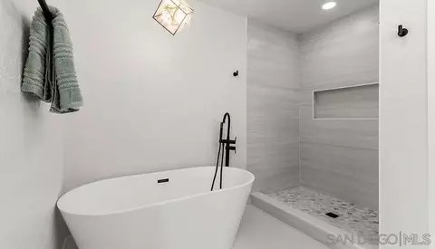 Bath - 1283 Eolus Ave, Encinitas, CA 92024 photo 2 of 3
