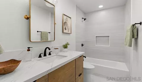 Bath - 1283 Eolus Ave, Encinitas, CA 92024 photo 3 of 3