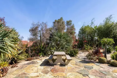 Exterior - 5665 Soledad Mountain Rd, La Jolla, CA 92037 photo 9 of 15
