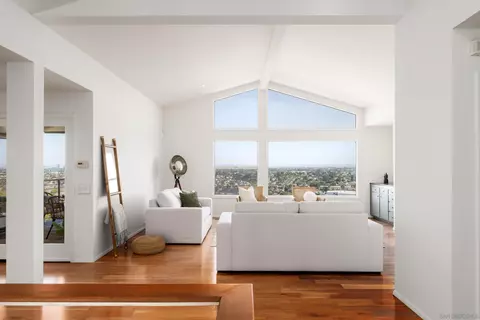 Living - 5665 Soledad Mountain Rd, La Jolla, CA 92037 photo 5 of 6