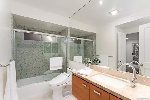 Bath - 5665 Soledad Mountain Rd, La Jolla, CA 92037 photo 4 of 4