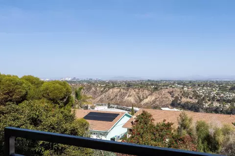 View/Area - 5665 Soledad Mountain Rd, La Jolla, CA 92037 photo 1 of 5