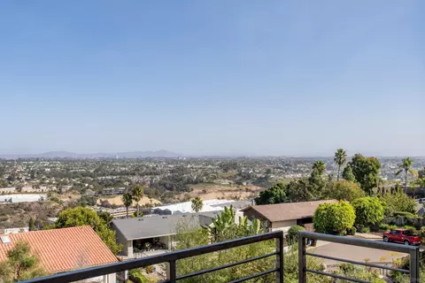 View/Area - 5665 Soledad Mountain Rd, La Jolla, CA 92037 photo 3 of 5
