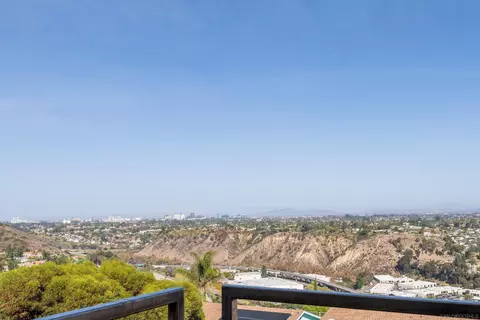 View/Area - 5665 Soledad Mountain Rd, La Jolla, CA 92037 photo 4 of 5