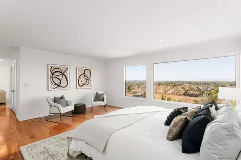 Bedroom - 5665 Soledad Mountain Rd, La Jolla, CA 92037 photo 2 of 5