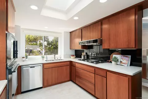 Kitchen - 5665 Soledad Mountain Rd, La Jolla, CA 92037 photo 3 of 4