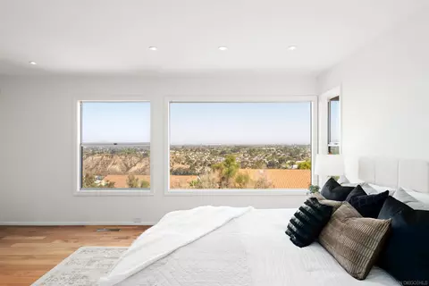 Bedroom - 5665 Soledad Mountain Rd, La Jolla, CA 92037 photo 3 of 5
