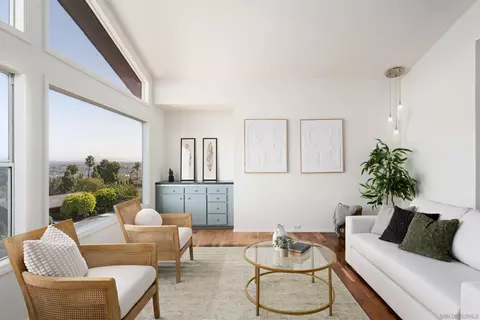 Living - 5665 Soledad Mountain Rd, La Jolla, CA 92037 photo 3 of 6