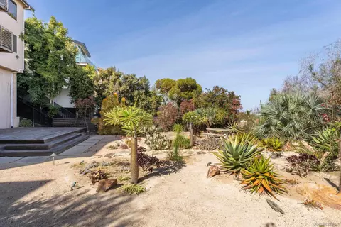 Exterior - 5665 Soledad Mountain Rd, La Jolla, CA 92037 photo 12 of 15