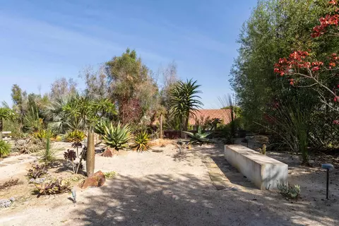 Exterior - 5665 Soledad Mountain Rd, La Jolla, CA 92037 photo 11 of 15