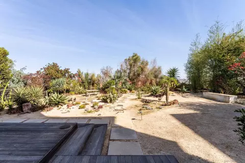 Exterior - 5665 Soledad Mountain Rd, La Jolla, CA 92037 photo 5 of 15