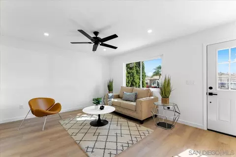 Living - 4624 Calle De Retiro, Oceanside, CA 92057 photo 2 of 2