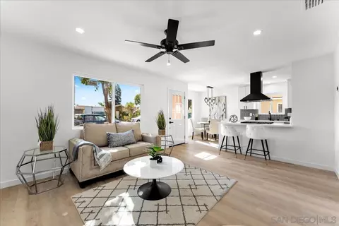 Living - 4624 Calle De Retiro, Oceanside, CA 92057 photo 1 of 2