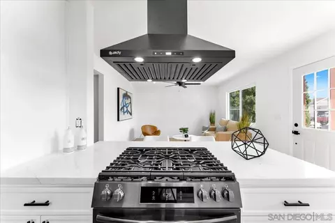 Kitchen - 4624 Calle De Retiro, Oceanside, CA 92057 photo 4 of 4