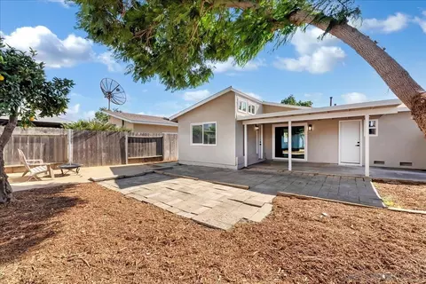 Exterior - 4624 Calle De Retiro, Oceanside, CA 92057 photo 2 of 4