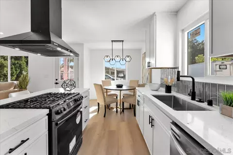 Kitchen - 4624 Calle De Retiro, Oceanside, CA 92057 photo 3 of 4