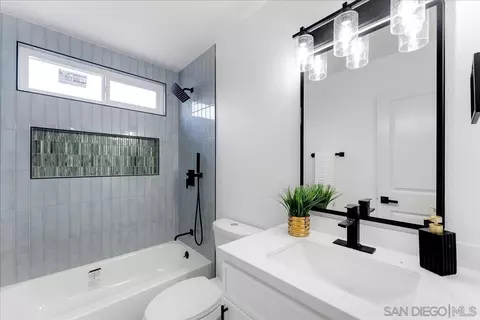 Bath - 4624 Calle De Retiro, Oceanside, CA 92057 photo 1 of 1