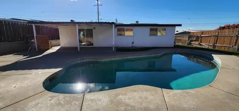Exterior - 441 E Naples St, Chula Vista, CA 91911 photo 4 of 5