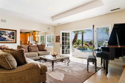 Living - 3187 Rancho Del Sol, Escondido, CA 92025 photo 3 of 7