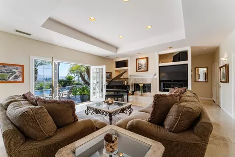 Living - 3187 Rancho Del Sol, Escondido, CA 92025 photo 2 of 7