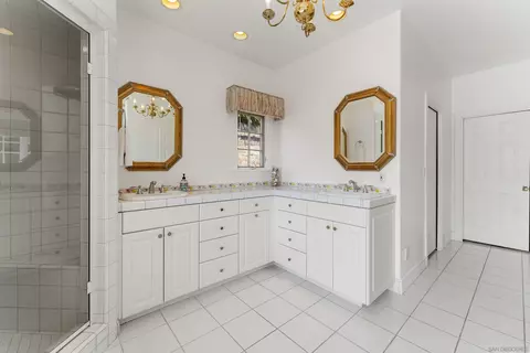 Bath - 3187 Rancho Del Sol, Escondido, CA 92025 photo 3 of 5