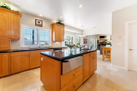 Kitchen - 3187 Rancho Del Sol, Escondido, CA 92025 photo 3 of 4
