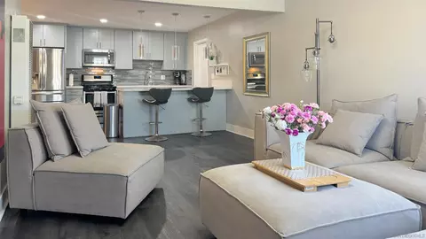Living - 1525 Enfield St, Spring Valley, CA 91977 photo 2 of 2