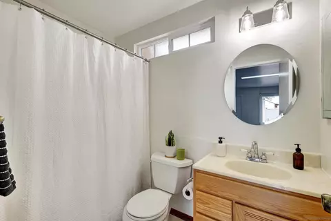 Bath - 1292 Sorrento Pl, Escondido, CA 92027 photo 2 of 3