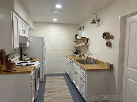 Kitchen - 1292 Sorrento Pl, Escondido, CA 92027 photo 3 of 4