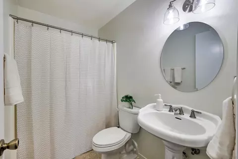 Bath - 1292 Sorrento Pl, Escondido, CA 92027 photo 1 of 3