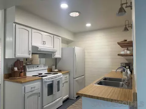 Kitchen - 1292 Sorrento Pl, Escondido, CA 92027 photo 2 of 4