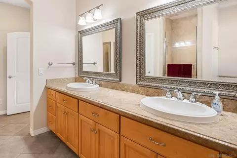 Bath - 9116 Paradise Park Dr, Lakeside, CA 92040 photo 4 of 7
