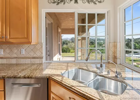 Kitchen - 9116 Paradise Park Dr, Lakeside, CA 92040 photo 3 of 5