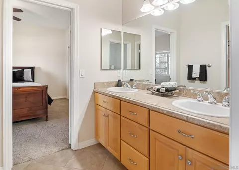 Bath - 9116 Paradise Park Dr, Lakeside, CA 92040 photo 5 of 7