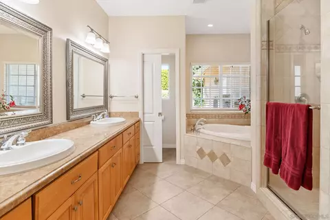 Bath - 9116 Paradise Park Dr, Lakeside, CA 92040 photo 2 of 7