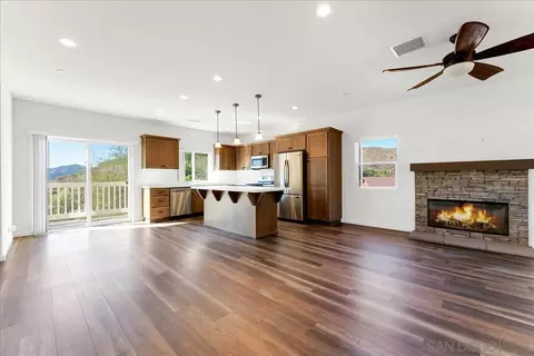 230 W Noakes Sts, El Cajon, CA 92019