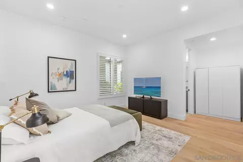 Bedroom - 2223 Via Media, La Jolla, CA 92037 photo 5 of 6