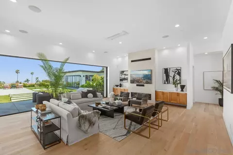 Living - 2223 Via Media, La Jolla, CA 92037 photo 2 of 4