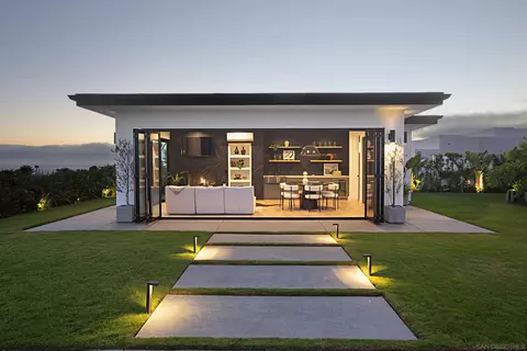 Exterior - 2223 Via Media, La Jolla, CA 92037 photo 15 of 17