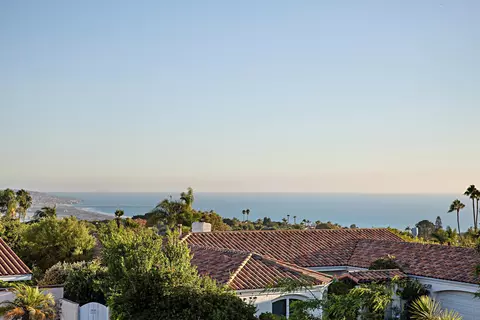 View/Area - 2223 Via Media, La Jolla, CA 92037 photo 7 of 8