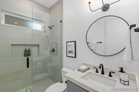 Bath - 2223 Via Media, La Jolla, CA 92037 photo 9 of 10