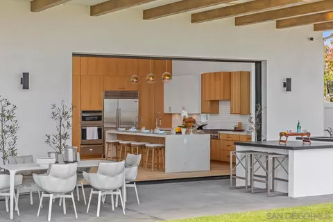 Kitchen - 2223 Via Media, La Jolla, CA 92037 photo 5 of 5