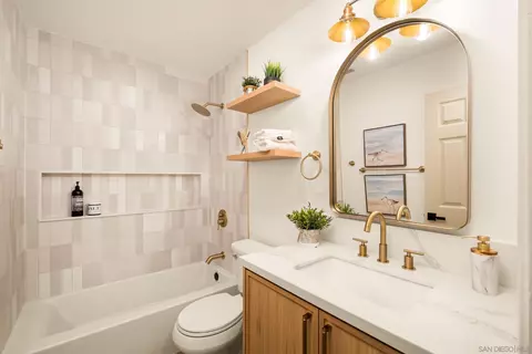 Bath - 1314 Condor Ct, Encinitas, CA 92024 photo 1 of 3
